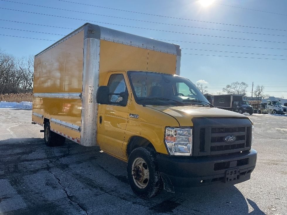 Light Duty Box Truck-Light and Medium Duty Trucks-Ford-2021-E350-Romulus-MI-99,657\n\t\tmiles-$ 25,750 - Image 1