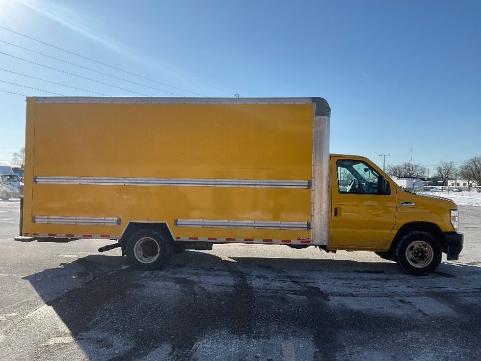 Light Duty Box Truck-Light and Medium Duty Trucks-Ford-2021-E350-Romulus-MI-99,657\n\t\tmiles-$ 25,750 - Image 15
