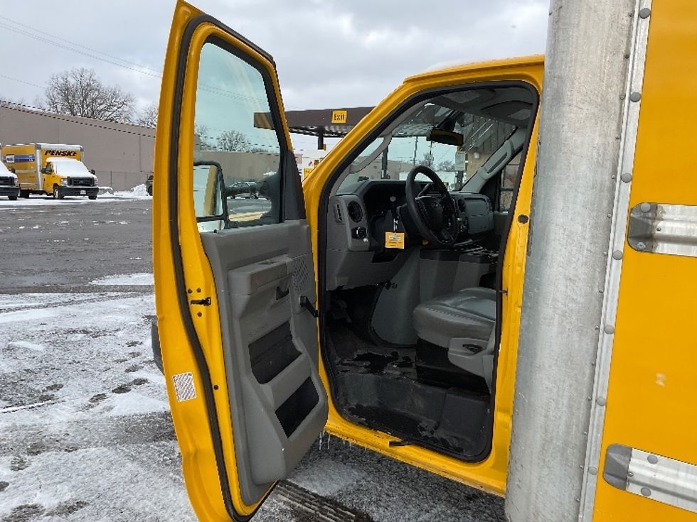 Light Duty Box Truck-Light and Medium Duty Trucks-Ford-2021-E350-Romulus-MI-99,657\n\t\tmiles-$ 25,750 - Image 16