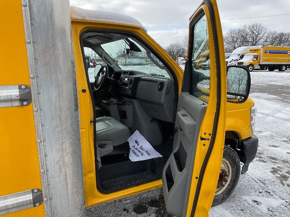 Light Duty Box Truck-Light and Medium Duty Trucks-Ford-2021-E350-Romulus-MI-99,657\n\t\tmiles-$ 25,750 - Image 20