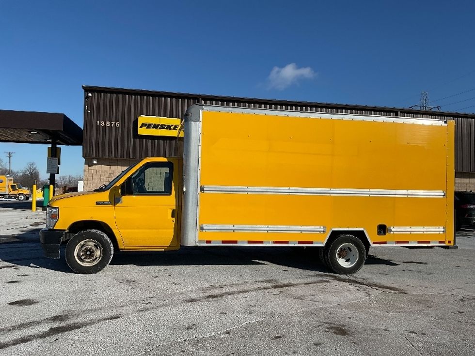 Light Duty Box Truck-Light and Medium Duty Trucks-Ford-2021-E350-Romulus-MI-99,657\n\t\tmiles-$ 25,750 - Image 4