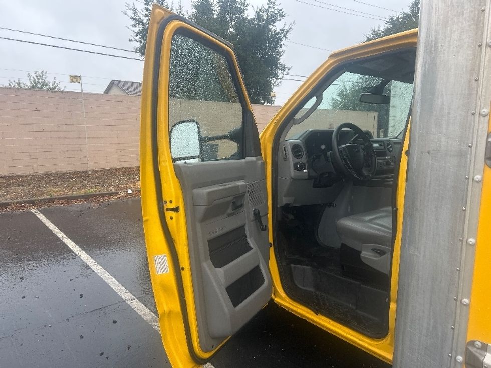Light Duty Box Truck-Light and Medium Duty Trucks-Ford-2021-E350-Sacramento-CA-114,043\n\t\tmiles-$ 23,500 - Image 16