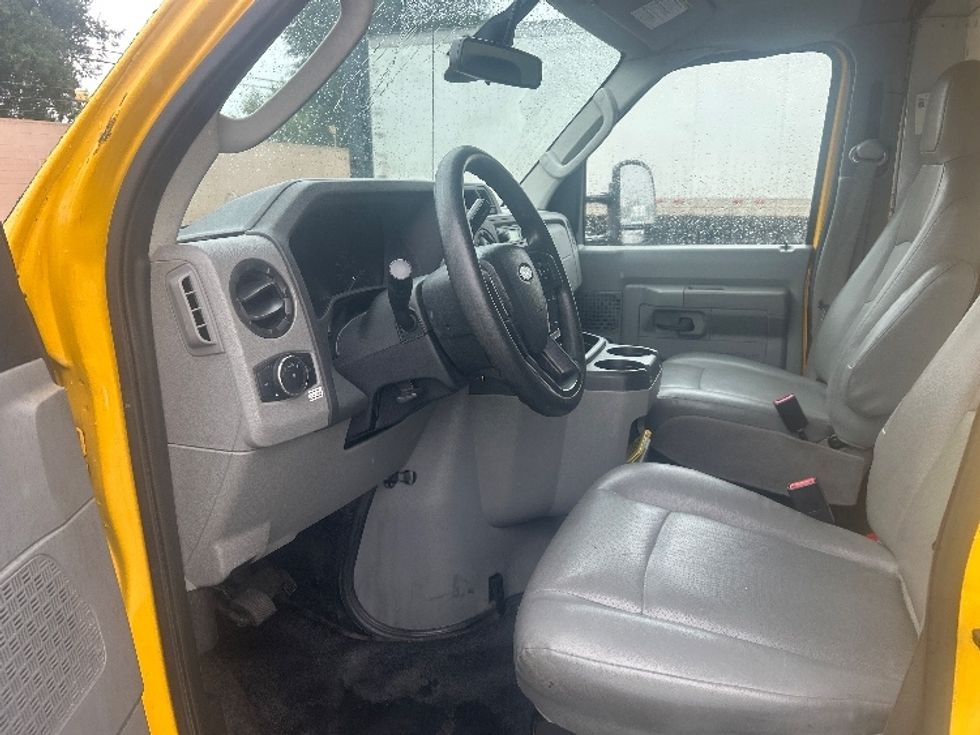 Light Duty Box Truck-Light and Medium Duty Trucks-Ford-2021-E350-Sacramento-CA-114,043\n\t\tmiles-$ 23,500 - Image 17