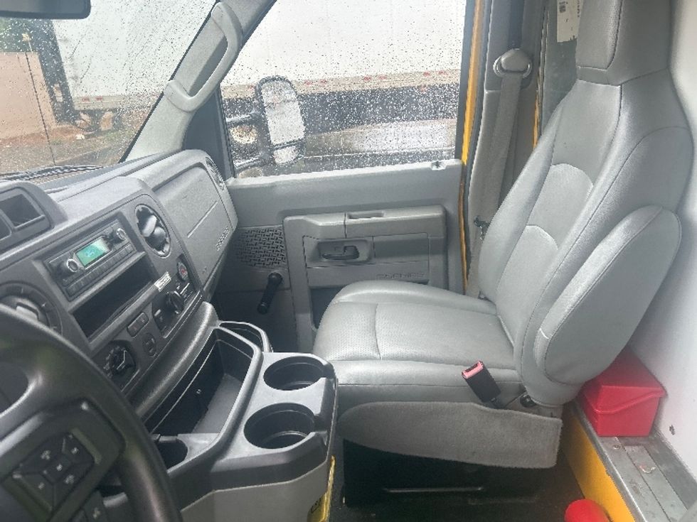 Light Duty Box Truck-Light and Medium Duty Trucks-Ford-2021-E350-Sacramento-CA-114,043\n\t\tmiles-$ 23,500 - Image 19