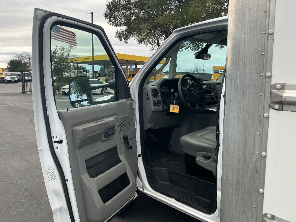 Light Duty Box Truck-Light and Medium Duty Trucks-Ford-2021-E350-Sacramento-CA-128,161\n\t\tmiles-$ 26,250 - Image 16