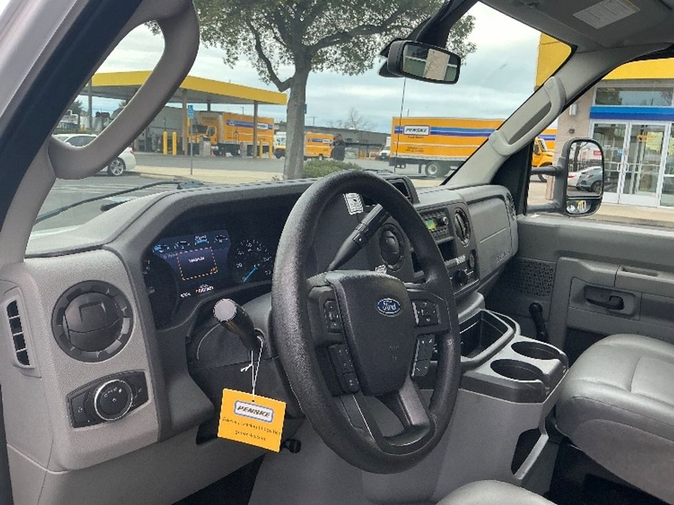 Light Duty Box Truck-Light and Medium Duty Trucks-Ford-2021-E350-Sacramento-CA-128,161\n\t\tmiles-$ 26,250 - Image 17