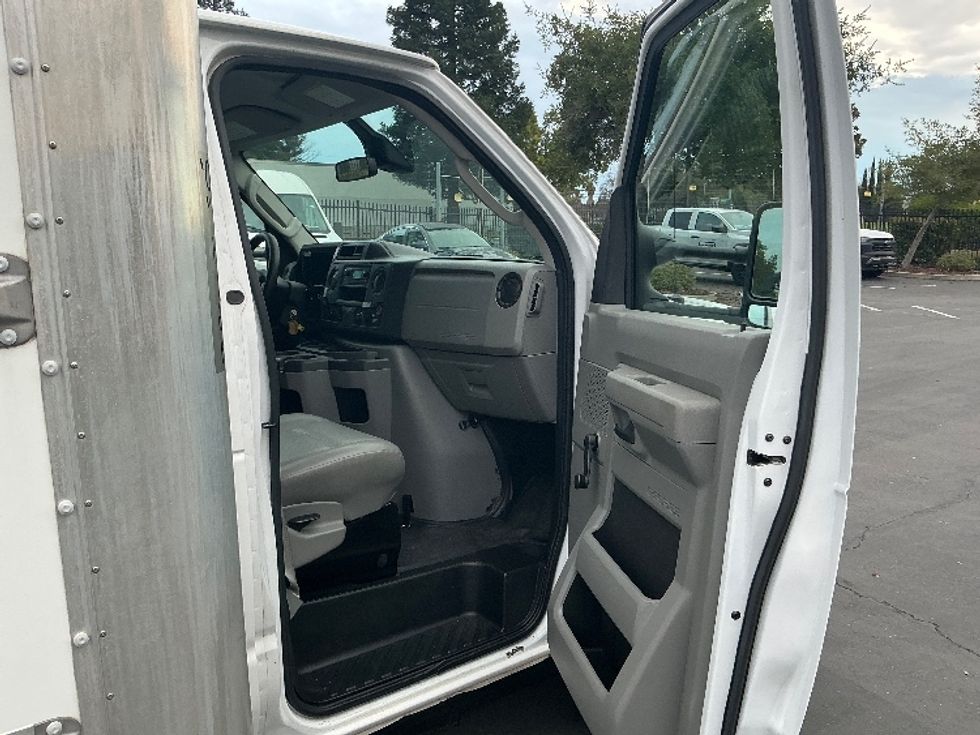 Light Duty Box Truck-Light and Medium Duty Trucks-Ford-2021-E350-Sacramento-CA-128,161\n\t\tmiles-$ 26,250 - Image 20