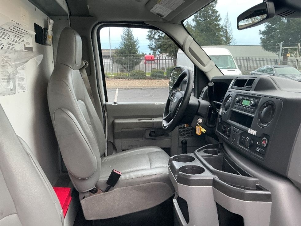 Light Duty Box Truck-Light and Medium Duty Trucks-Ford-2021-E350-Sacramento-CA-128,161\n\t\tmiles-$ 26,250 - Image 22