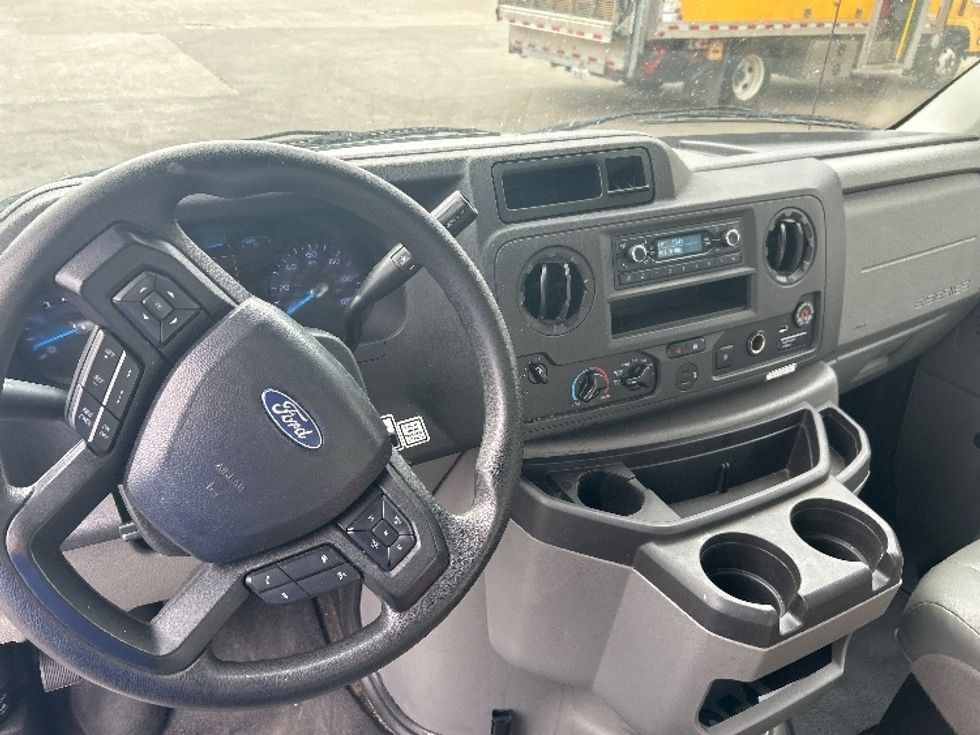 Light Duty Box Truck-Light and Medium Duty Trucks-Ford-2021-E350-San Antonio-TX-104,115\n\t\tmiles-$ 27,500 - Image 17