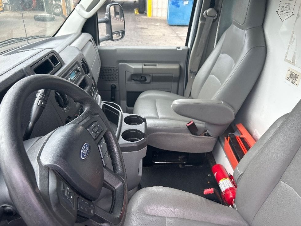 Light Duty Box Truck-Light and Medium Duty Trucks-Ford-2021-E350-San Antonio-TX-104,115\n\t\tmiles-$ 27,500 - Image 18