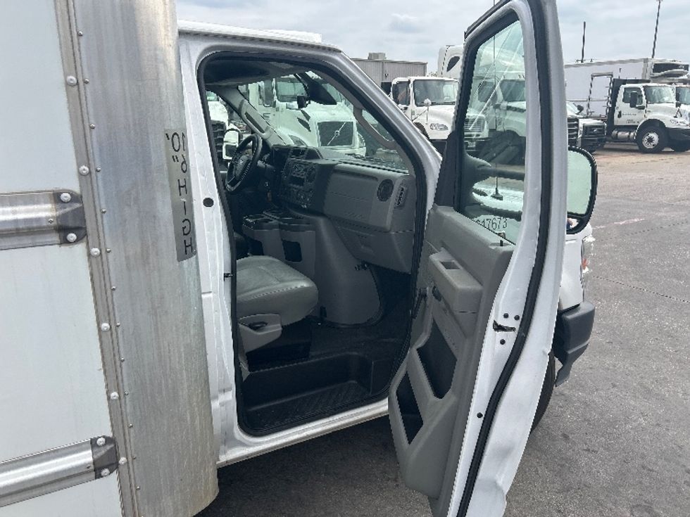 Light Duty Box Truck-Light and Medium Duty Trucks-Ford-2021-E350-San Antonio-TX-104,115\n\t\tmiles-$ 27,500 - Image 19