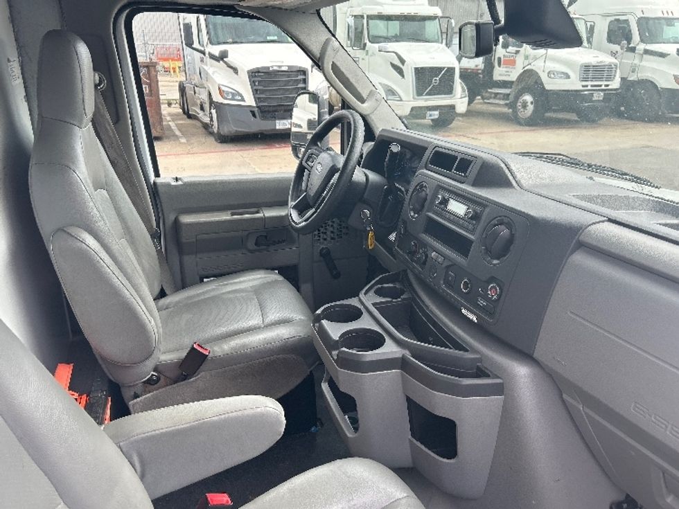 Light Duty Box Truck-Light and Medium Duty Trucks-Ford-2021-E350-San Antonio-TX-104,115\n\t\tmiles-$ 27,500 - Image 21