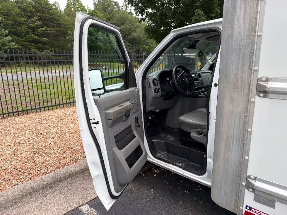 Light Duty Box Truck-Light and Medium Duty Trucks-Ford-2021-E350-San Antonio-TX-105,094\n\t\tmiles-$ 27,000 - Image 15