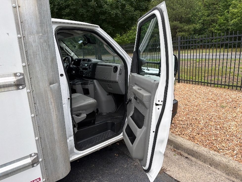 Light Duty Box Truck-Light and Medium Duty Trucks-Ford-2021-E350-San Antonio-TX-105,094\n\t\tmiles-$ 27,000 - Image 19