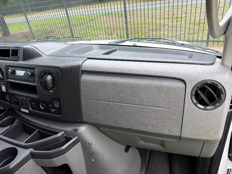Light Duty Box Truck-Light and Medium Duty Trucks-Ford-2021-E350-San Antonio-TX-105,094\n\t\tmiles-$ 27,000 - Image 20