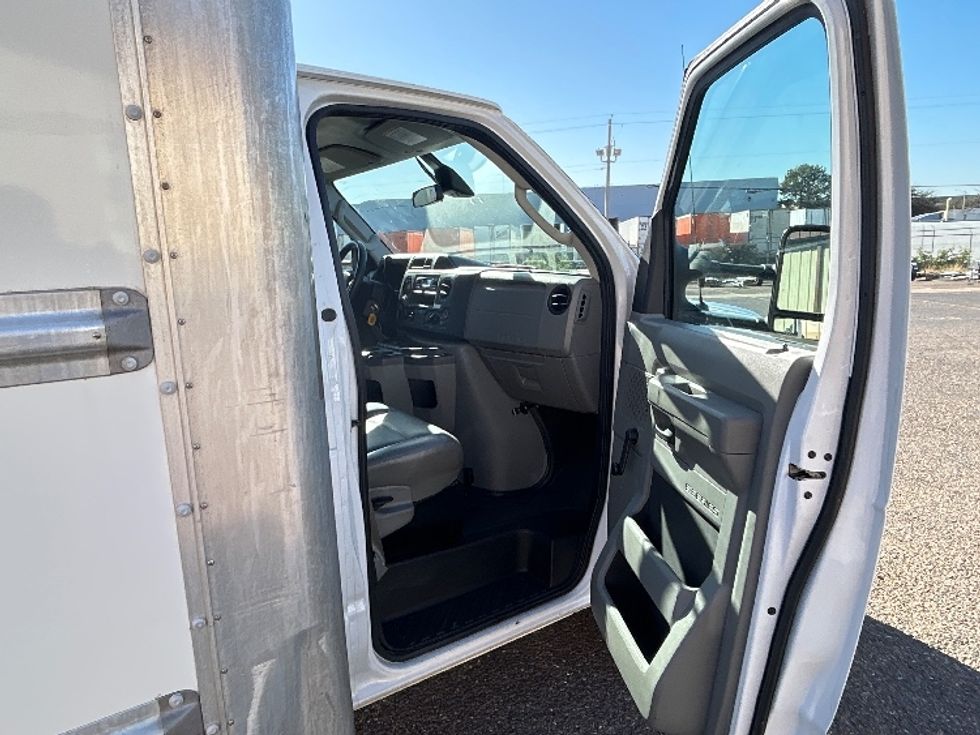 Light Duty Box Truck-Light and Medium Duty Trucks-Ford-2021-E350-San Antonio-TX-105,571\n\t\tmiles-$ 27,750 - Image 19