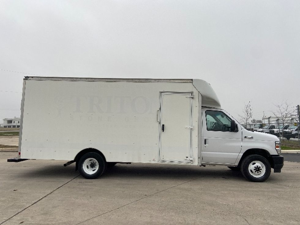Light Duty Box Truck-Light and Medium Duty Trucks-Ford-2021-E350-San Antonio-TX-132,481\n\t\tmiles-$ 21,750 - Image 13