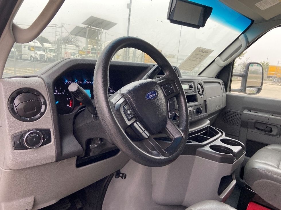 Light Duty Box Truck-Light and Medium Duty Trucks-Ford-2021-E350-San Antonio-TX-132,481\n\t\tmiles-$ 21,750 - Image 15