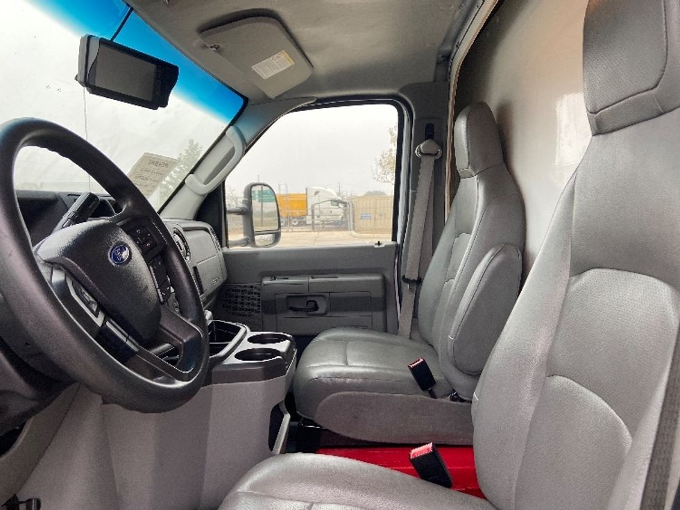 Light Duty Box Truck-Light and Medium Duty Trucks-Ford-2021-E350-San Antonio-TX-132,481\n\t\tmiles-$ 21,750 - Image 17