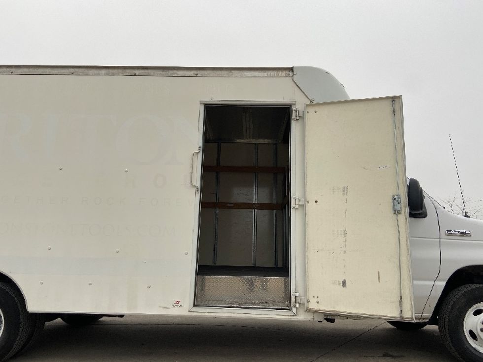 Light Duty Box Truck-Light and Medium Duty Trucks-Ford-2021-E350-San Antonio-TX-132,481\n\t\tmiles-$ 21,750 - Image 24