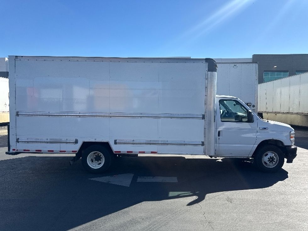 Light Duty Box Truck-Light and Medium Duty Trucks-Ford-2021-E350-Sun Valley-CA-121,582\n\t\tmiles-$ 27,250 - Image 15