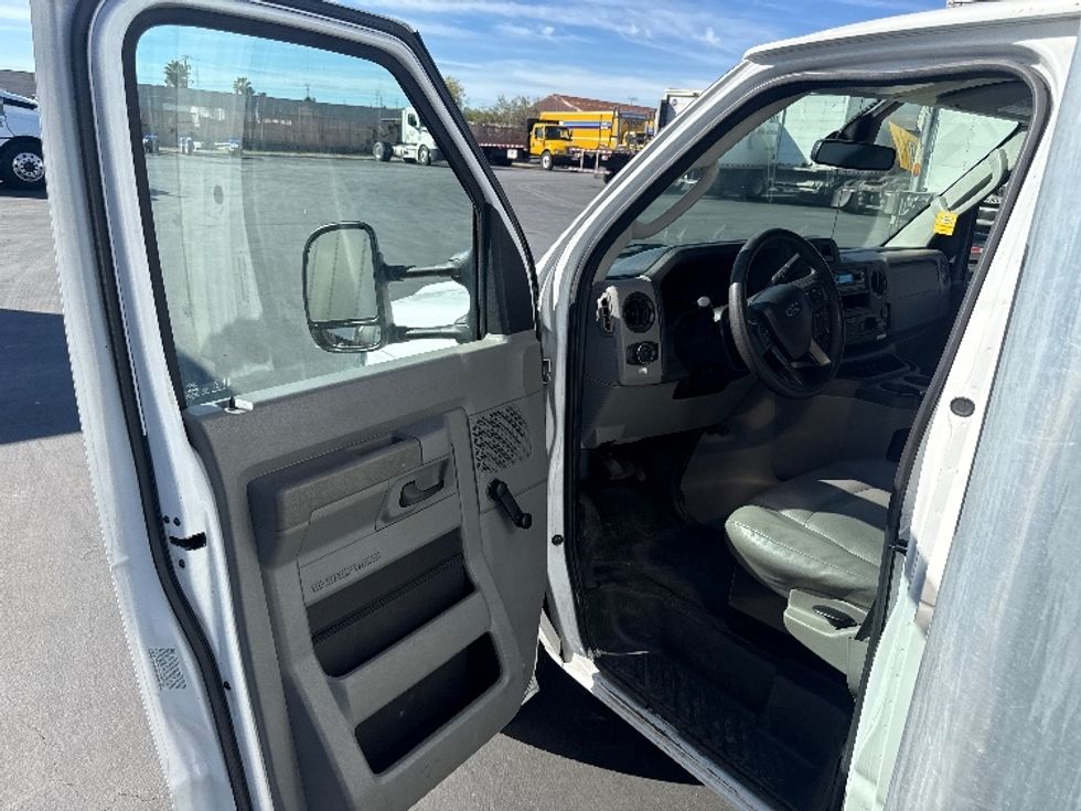 Light Duty Box Truck-Light and Medium Duty Trucks-Ford-2021-E350-Sun Valley-CA-121,582\n\t\tmiles-$ 27,250 - Image 16