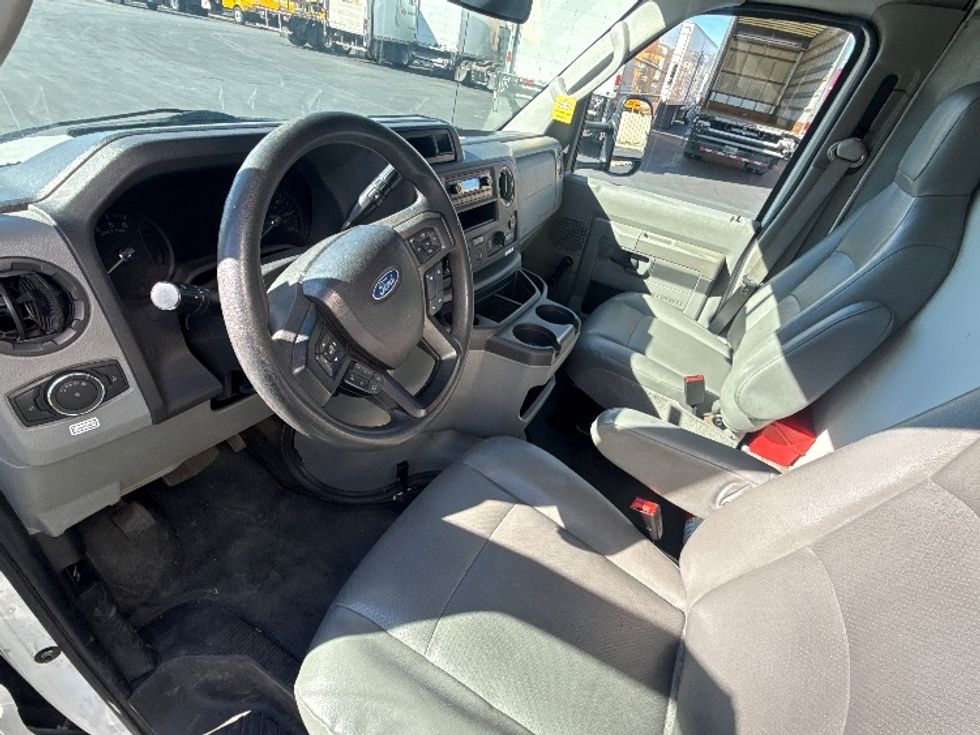 Light Duty Box Truck-Light and Medium Duty Trucks-Ford-2021-E350-Sun Valley-CA-121,582\n\t\tmiles-$ 27,250 - Image 17