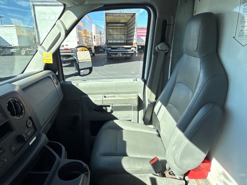 Light Duty Box Truck-Light and Medium Duty Trucks-Ford-2021-E350-Sun Valley-CA-121,582\n\t\tmiles-$ 27,250 - Image 19