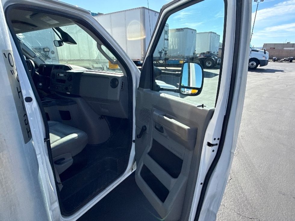 Light Duty Box Truck-Light and Medium Duty Trucks-Ford-2021-E350-Sun Valley-CA-121,582\n\t\tmiles-$ 27,250 - Image 20