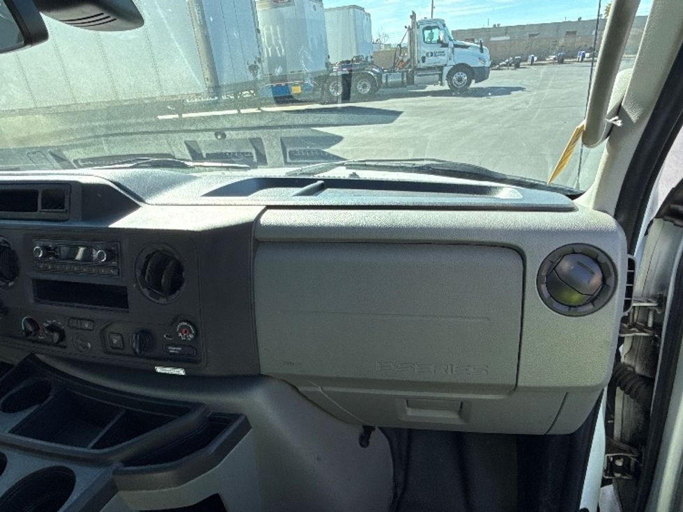 Light Duty Box Truck-Light and Medium Duty Trucks-Ford-2021-E350-Sun Valley-CA-121,582\n\t\tmiles-$ 27,250 - Image 21