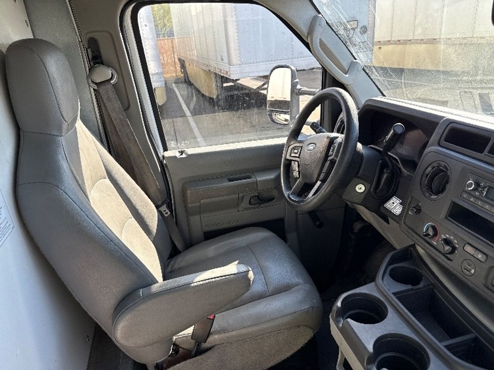 Light Duty Box Truck-Light and Medium Duty Trucks-Ford-2021-E350-Sun Valley-CA-121,582\n\t\tmiles-$ 27,250 - Image 22