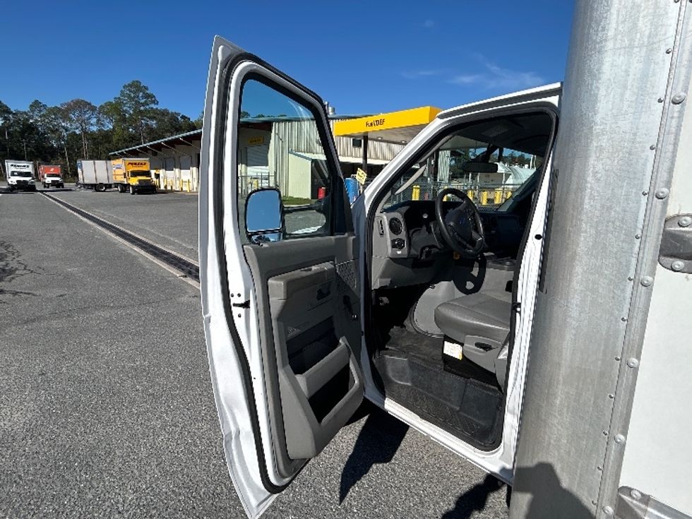 Light Duty Box Truck-Light and Medium Duty Trucks-Ford-2021-E350-Tallahassee-FL-113,222\n\t\tmiles-$ 28,250 - Image 16