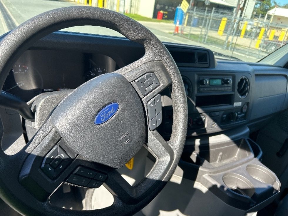 Light Duty Box Truck-Light and Medium Duty Trucks-Ford-2021-E350-Tallahassee-FL-113,222\n\t\tmiles-$ 28,250 - Image 17