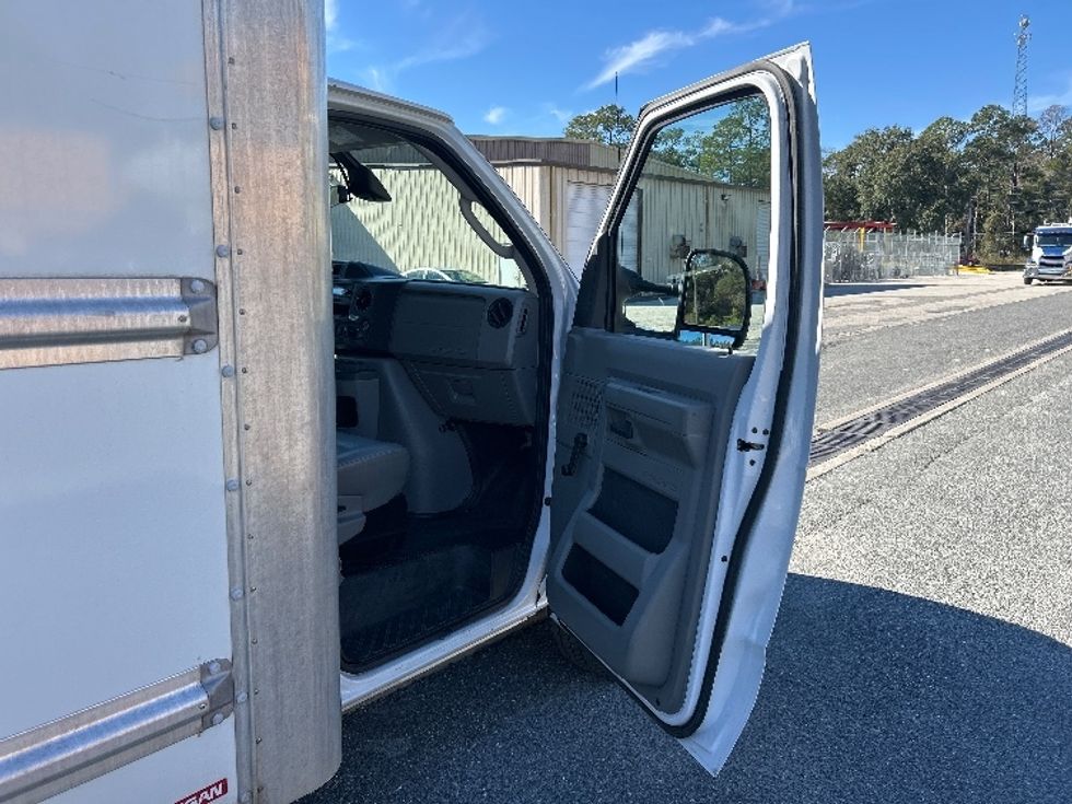 Light Duty Box Truck-Light and Medium Duty Trucks-Ford-2021-E350-Tallahassee-FL-113,222\n\t\tmiles-$ 28,250 - Image 20