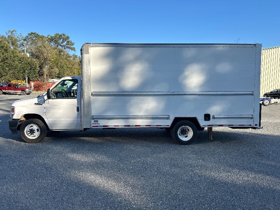Light Duty Box Truck-Light and Medium Duty Trucks-Ford-2021-E350-Tallahassee-FL-113,222\n\t\tmiles-$ 28,250 - Image 4