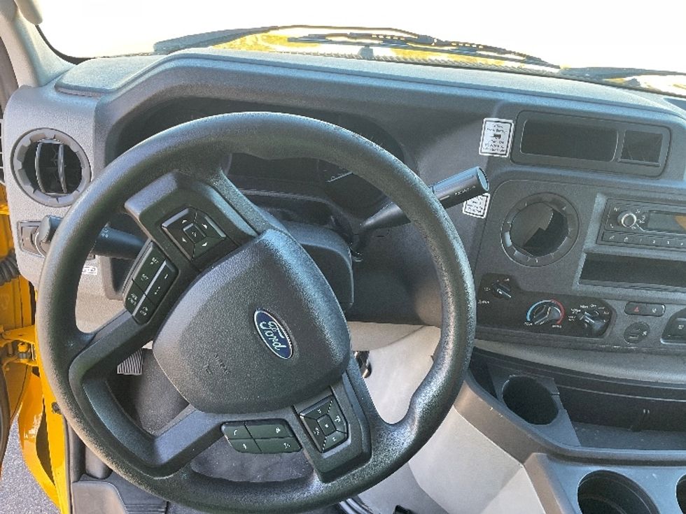 Light Duty Box Truck-Light and Medium Duty Trucks-Ford-2021-E350-Tampa-FL-76,721\n\t\tmiles-$ 30,000 - Image 18