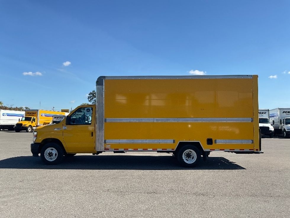Light Duty Box Truck-Light and Medium Duty Trucks-Ford-2021-E350-Tampa-FL-76,721\n\t\tmiles-$ 30,000 - Image 4