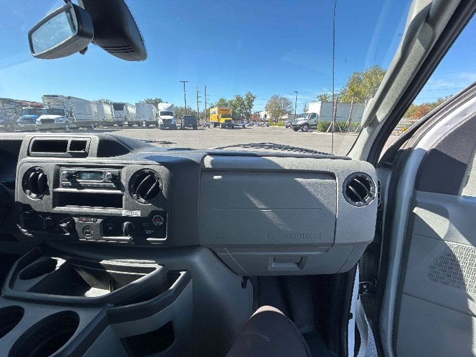 Light Duty Box Truck-Light and Medium Duty Trucks-Ford-2021-E350-Tampa-FL-90,352\n\t\tmiles-$ 31,000 - Image 21