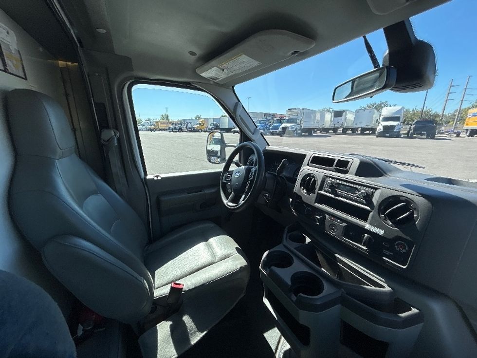 Light Duty Box Truck-Light and Medium Duty Trucks-Ford-2021-E350-Tampa-FL-90,352\n\t\tmiles-$ 31,000 - Image 22