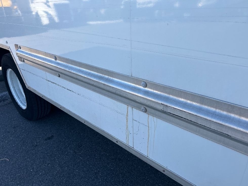 Light Duty Box Truck-Light and Medium Duty Trucks-Ford-2021-E350-Tampa-FL-90,352\n\t\tmiles-$ 31,000 - Image 27