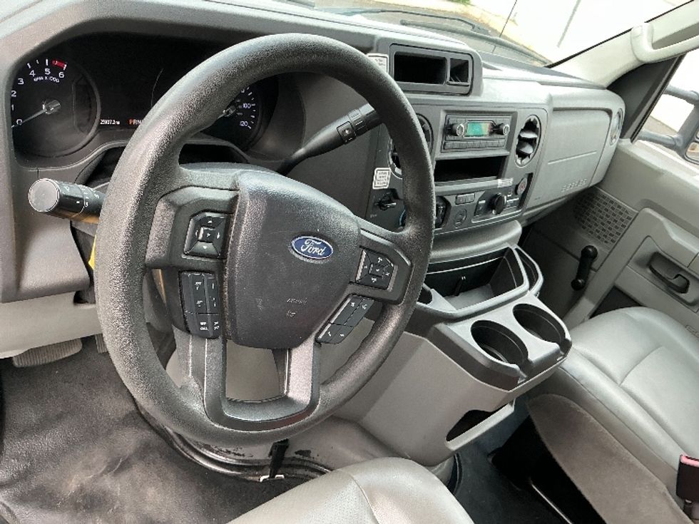 Light Duty Box Truck-Light and Medium Duty Trucks-Ford-2021-E350-Tempe-AZ-123,131\n\t\tmiles-$ 27,250 - Image 12