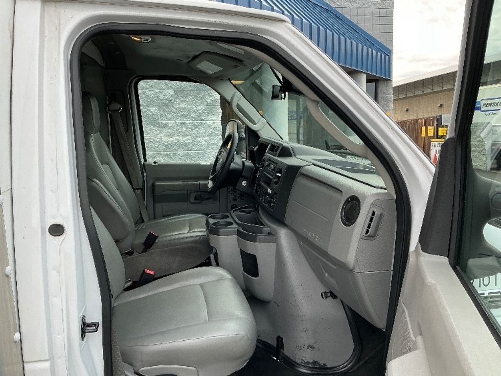Light Duty Box Truck-Light and Medium Duty Trucks-Ford-2021-E350-Tempe-AZ-123,131\n\t\tmiles-$ 27,250 - Image 17