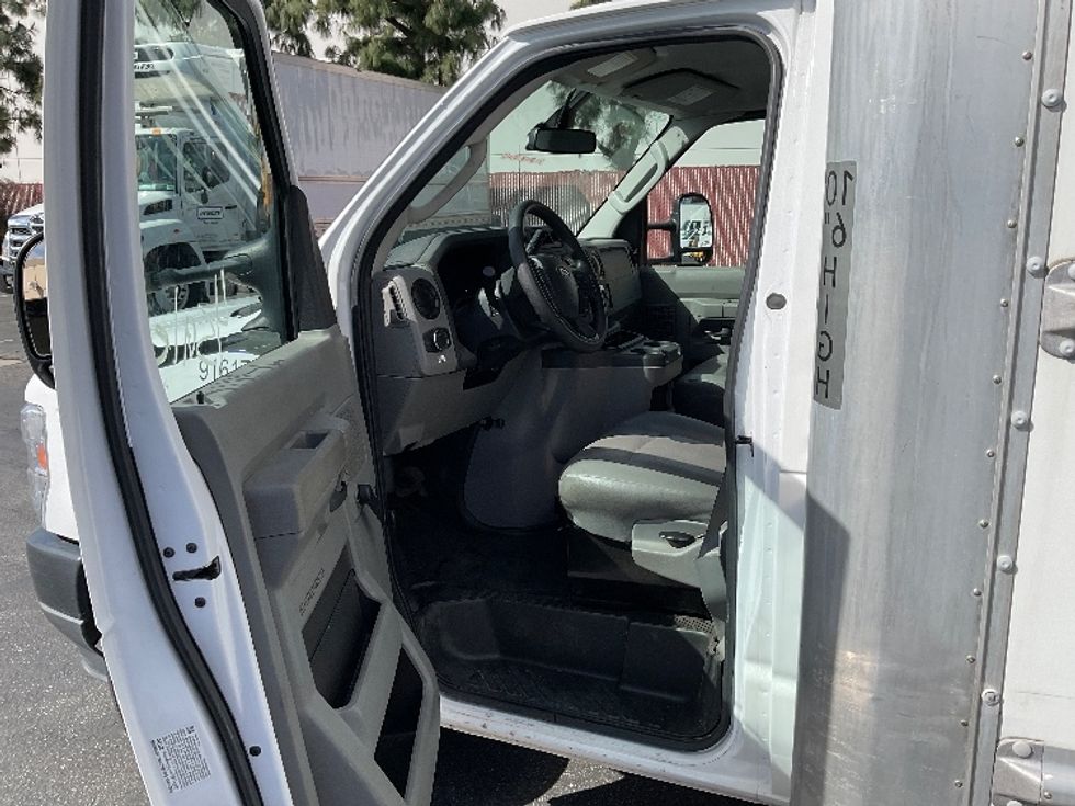 Light Duty Box Truck-Light and Medium Duty Trucks-Ford-2021-E350-Torrance-CA-82,852\n\t\tmiles-$ 31,750 - Image 16