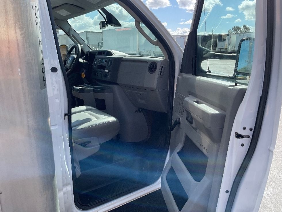 Light Duty Box Truck-Light and Medium Duty Trucks-Ford-2021-E350-Torrance-CA-82,852\n\t\tmiles-$ 31,750 - Image 20