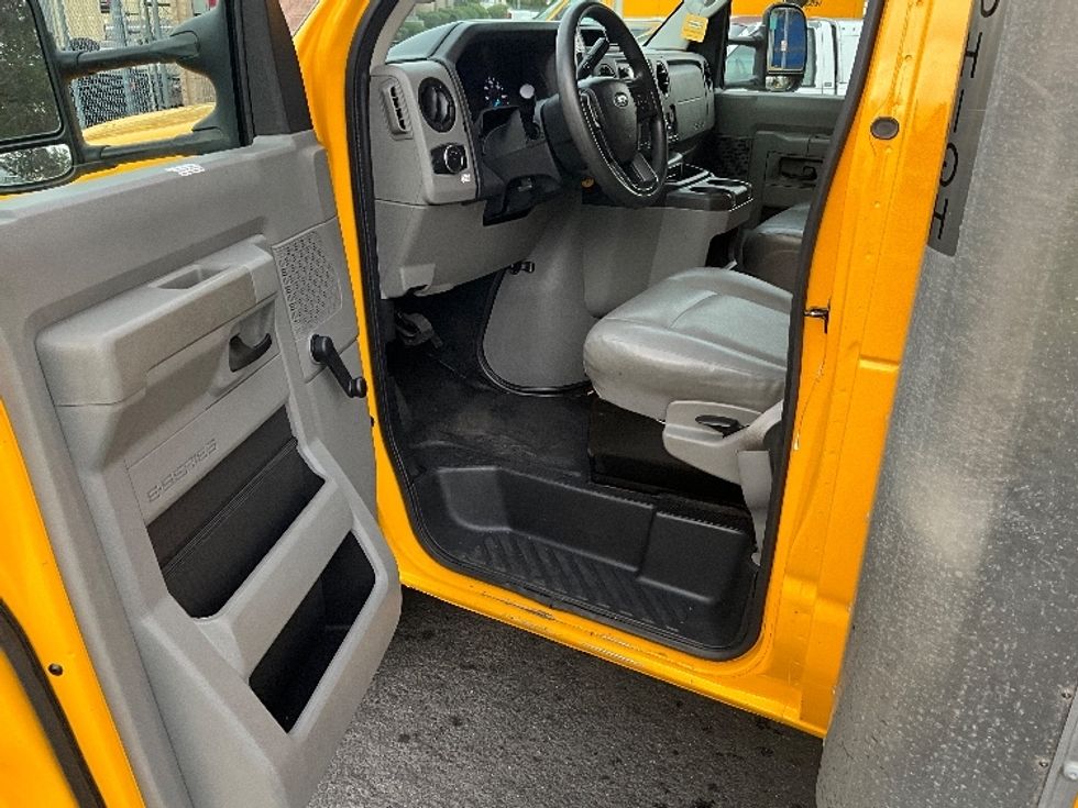Light Duty Box Truck-Light and Medium Duty Trucks-Ford-2021-E350-West Sacramento-CA-83,267\n\t\tmiles-$ 36,750 - Image 16