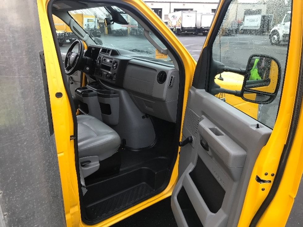 Light Duty Box Truck-Light and Medium Duty Trucks-Ford-2021-E350-West Sacramento-CA-83,267\n\t\tmiles-$ 36,750 - Image 20