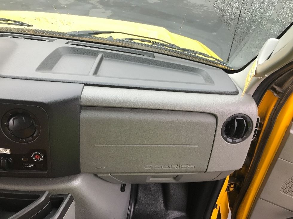 Light Duty Box Truck-Light and Medium Duty Trucks-Ford-2021-E350-West Sacramento-CA-83,267\n\t\tmiles-$ 36,750 - Image 21