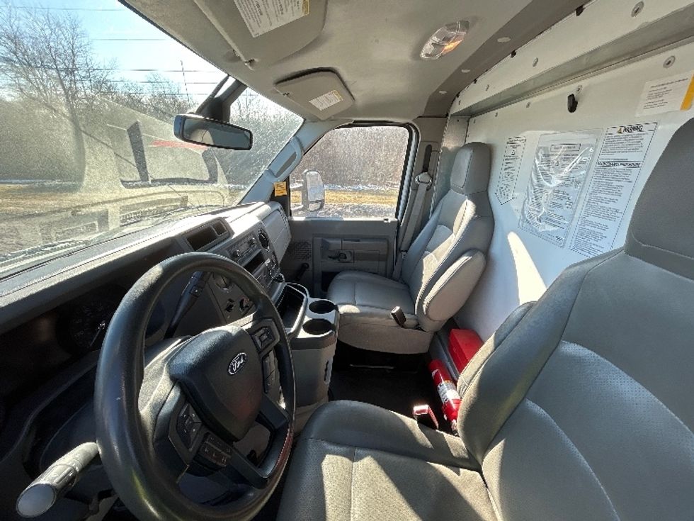 Light Duty Box Truck-Light and Medium Duty Trucks-Ford-2021-E350-White Deer-PA-94,108\n\t\tmiles-$ 28,250 - Image 19