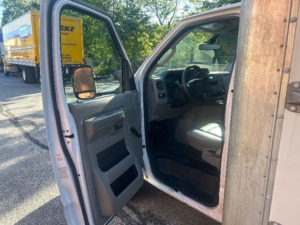 Light Duty Box Truck-Light and Medium Duty Trucks-Ford-2021-E350-Wickliffe-OH-103,287\n\t\tmiles-$ 27,750 - Image 13