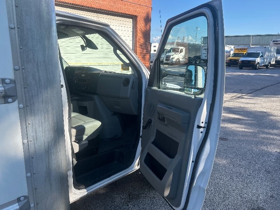 Light Duty Box Truck-Light and Medium Duty Trucks-Ford-2021-E350-Wickliffe-OH-103,287\n\t\tmiles-$ 27,750 - Image 17